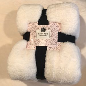 Faux fur throw blanket
